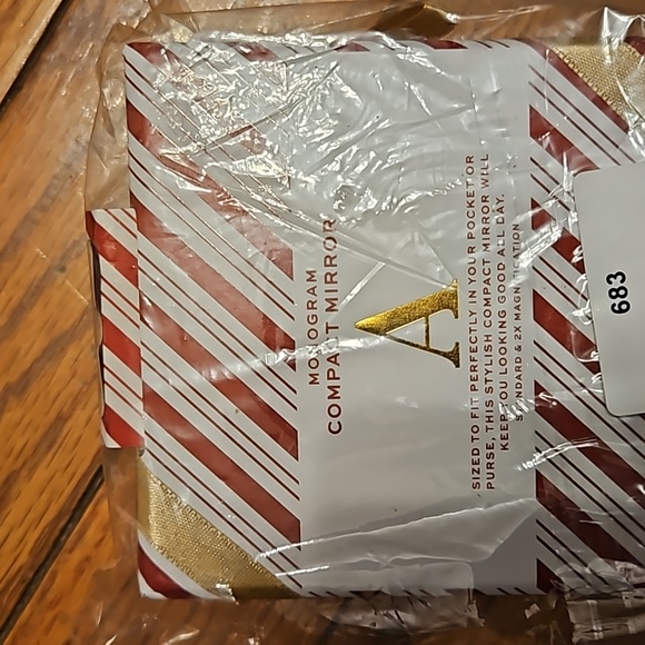 Monogram Compact Mirror A - Picture 2 of 2